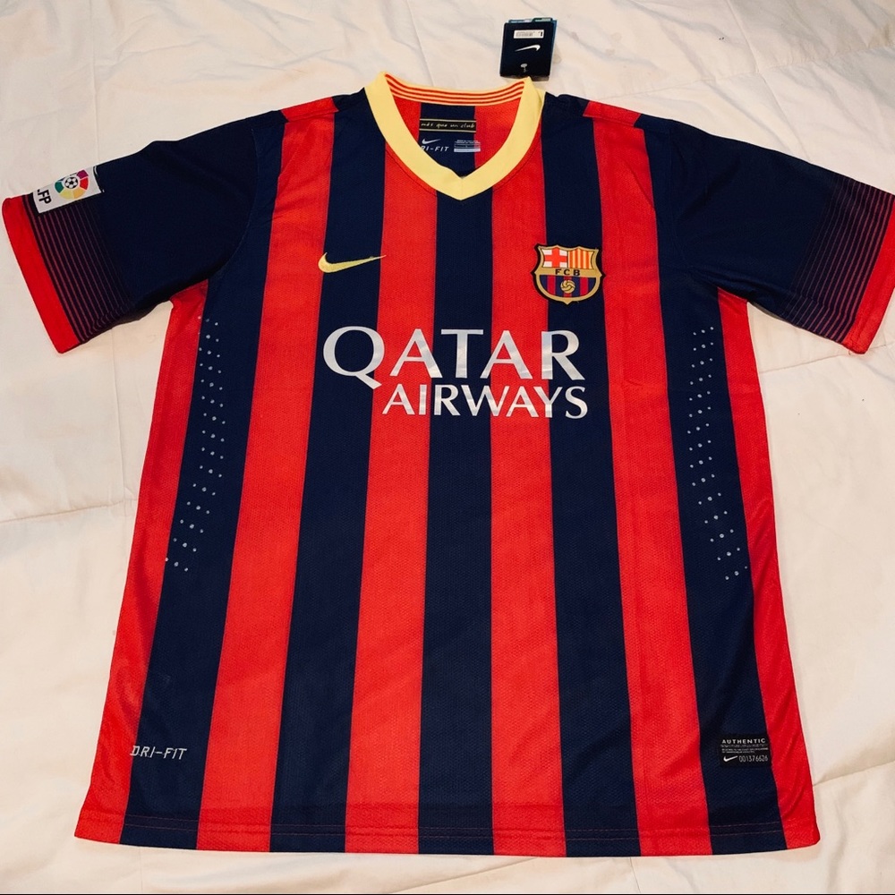 NWT NIKE BARCELONA SOCCER JERSEY SIZE LARGE!